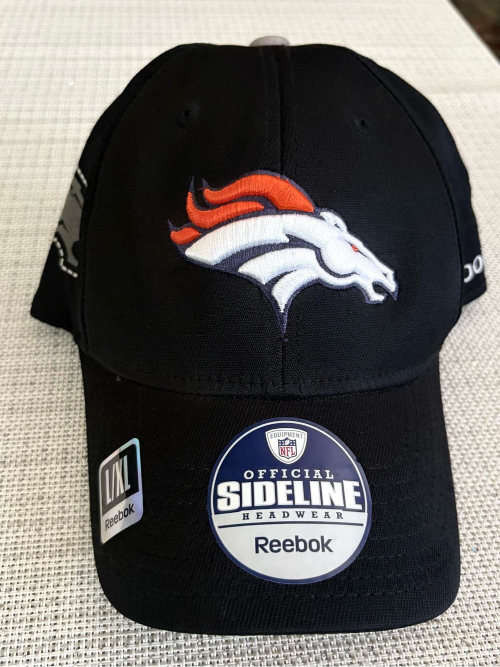 Hat with NFL logo , DENVER Broncos , SZ. L-XL